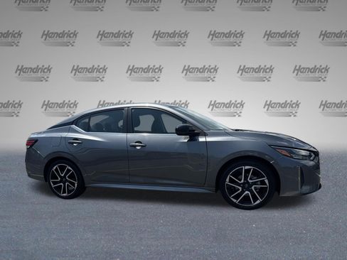 Used 2025 Nissan Sentra SR FWD image 10
