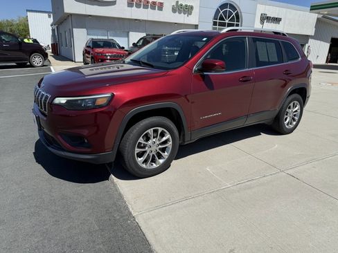 Used 2019 Jeep Cherokee Latitude Plus w/ Cold Weather Group AWD/4WD image 4