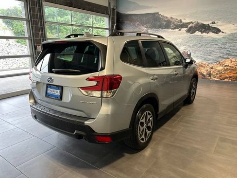 Used 2023 Subaru Forester Premium AWD/4WD image 32