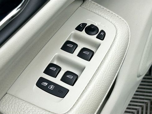 Used 2020 Volvo S60 T5 Momentum image 21