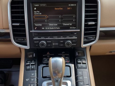 Used 2016 Porsche Cayenne AWD/4WD image 17
