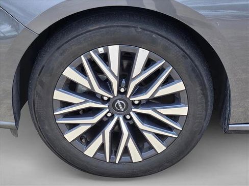 Used 2025 Nissan Altima 2.5 SV FWD image 22