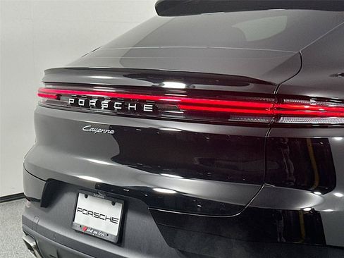 Certified 2026 Porsche Cayenne Coupe AWD/4WD image 17