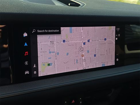 Used 2025 Porsche Cayenne image 28