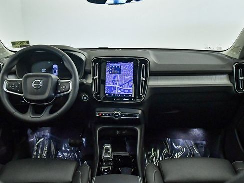 Certified 2025 Volvo XC40 B5 Plus w/ Climate Package image 15