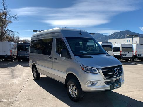 Used 2022 Mercedes-Benz Sprinter 2500 image 7