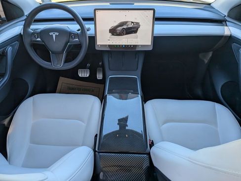 Used 2024 Tesla Model Y Performance image 18