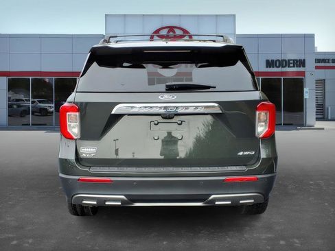 Used 2022 Ford Explorer XLT w/ Equipment Group 202A image 5