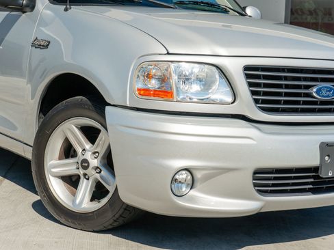 Used 2004 Ford F150 Lightning RWD image 31