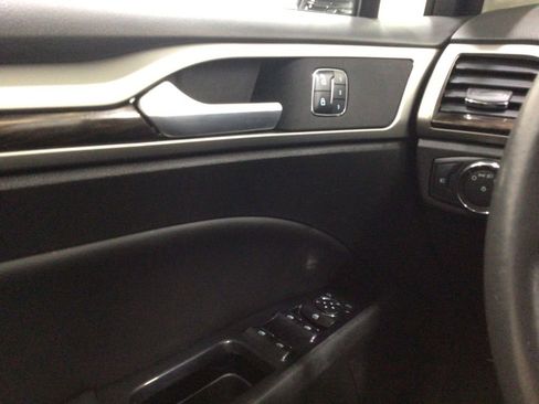 Used 2016 Ford Fusion SE w/ Equipment Group 202A image 18