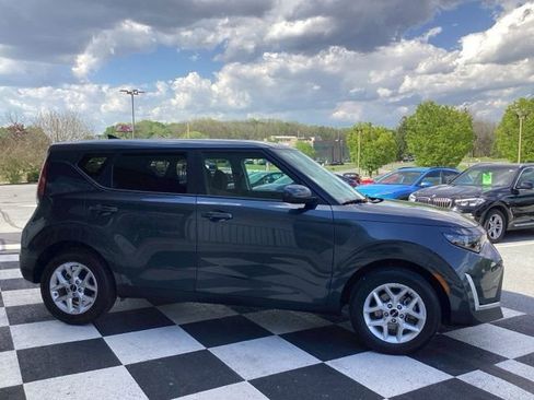 Used 2025 Kia Soul LX w/ LX Technology Package FWD image 6