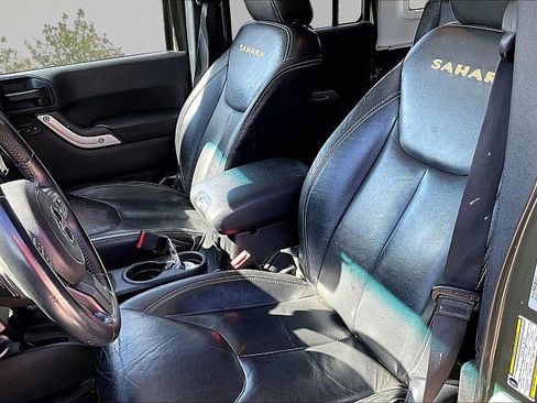 Used 2015 Jeep Wrangler Unlimited Sahara w/ Connectivity Group image 21