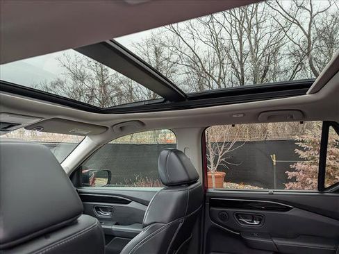 Used 2024 Honda Pilot Touring image 29