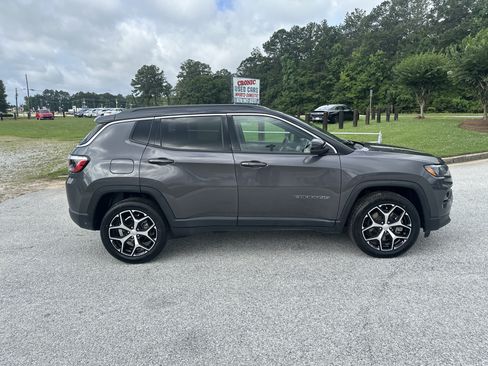 Used 2024 Jeep Compass Limited AWD/4WD image 4