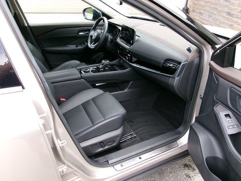 Used 2023 Nissan Rogue SL w/ SL Premium Package AWD/4WD image 9