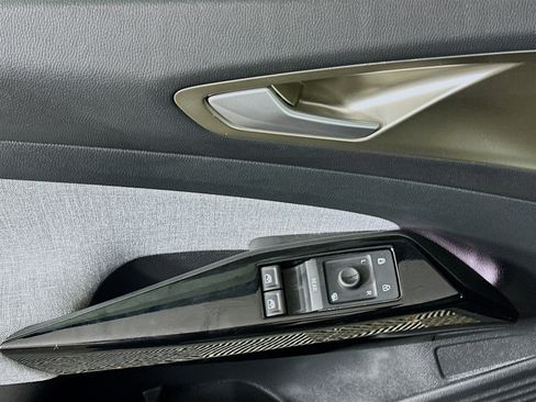 Used 2023 Volkswagen ID.4 Pro image 15