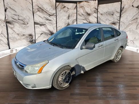 Used 2010 Ford Focus SE image 2