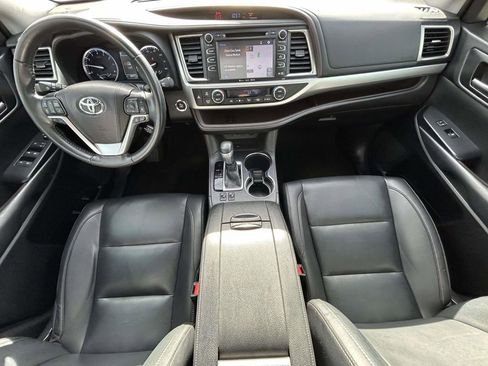 Used 2019 Toyota Highlander XLE image 14