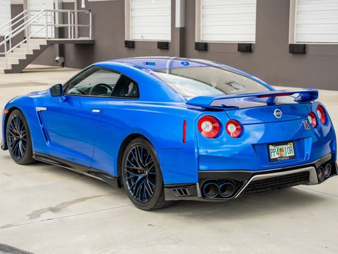 Used 2020 Nissan GT-R Premium image 4