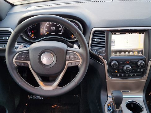 Used 2017 Jeep Grand Cherokee Limited image 32