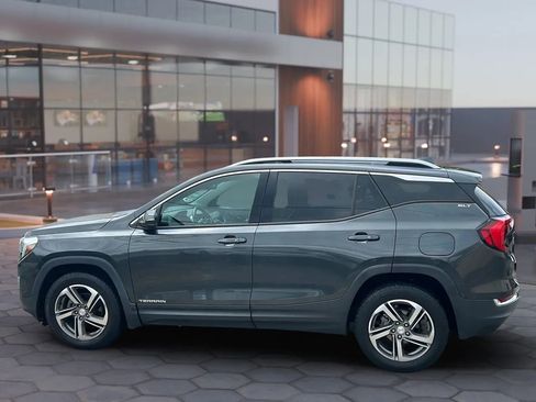Used 2020 GMC Terrain SLT image 3