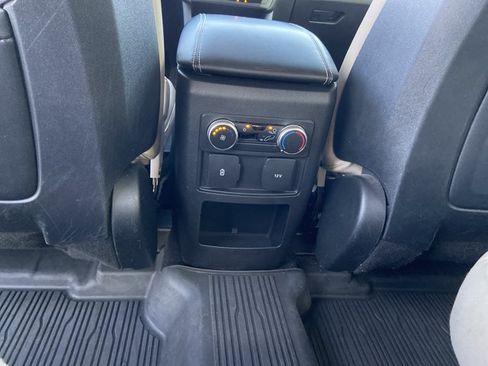 Used 2020 Ford Explorer XLT w/ Equipment Group 202A AWD/4WD image 49