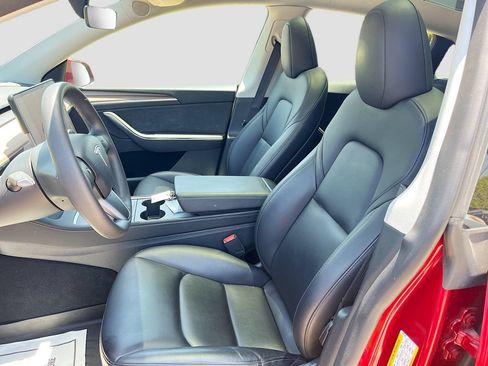 Used 2024 Tesla Model Y Long Range RWD image 21