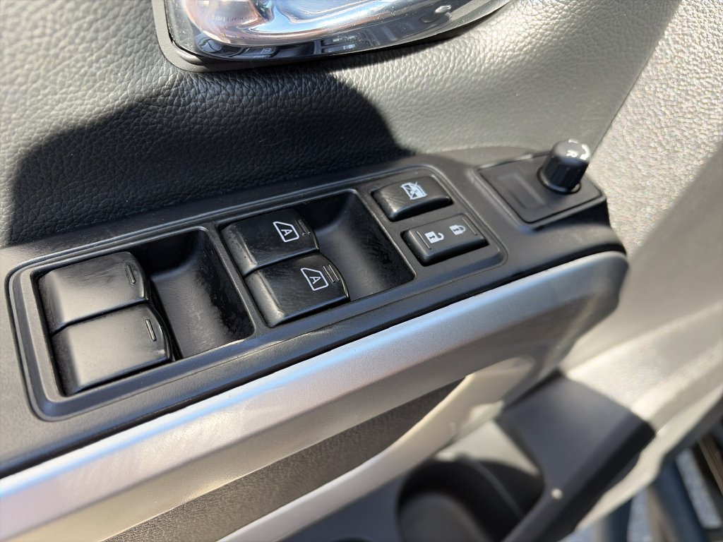 Used 2017 Nissan Titan PRO-4X w/ Pro-4x Convenience Package AWD/4WD image 17