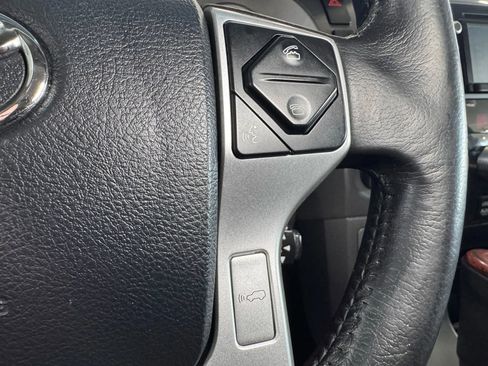 Used 2014 Toyota Sequoia Platinum image 37