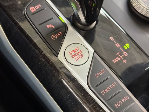 Used 2021 BMW 330i Sedan w/ Premium Package image 27