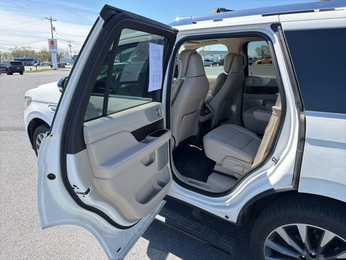Certified 2021 Lincoln Navigator Reserve w/ Luxury Package image 15