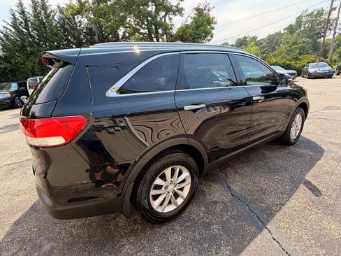 Used 2018 Kia Sorento FWD image 8