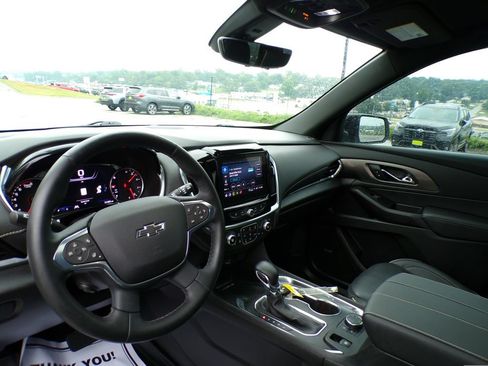 Used 2023 Chevrolet Traverse Premier w/ Redline Edition AWD/4WD image 9