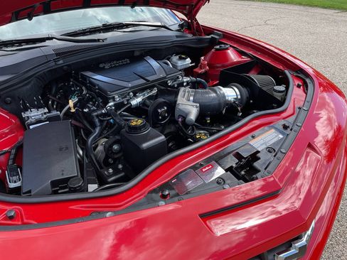 Used 2010 Chevrolet Camaro SS w/ LPO, Ground Effects Package RWD image 34