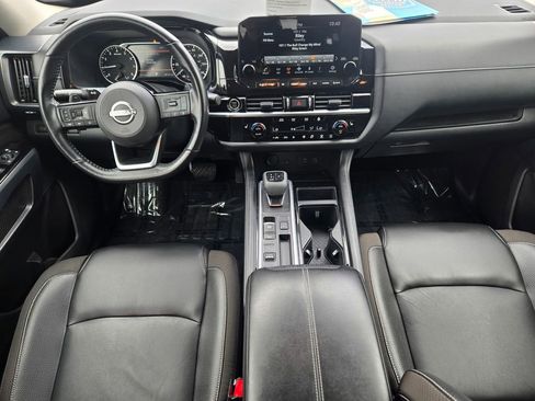 Used 2023 Nissan Pathfinder SL w/ Lighting Package (N92) FWD image 11