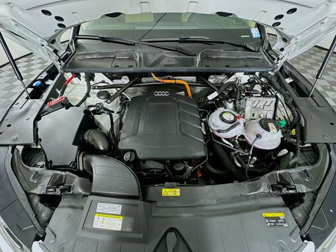 Used 2021 Audi Q5 e Premium w/ Convenience Package image 31