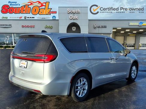 Certified 2023 Chrysler Pacifica Touring-L image 3