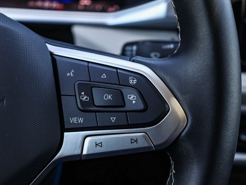 New 2025 Volkswagen Taos SE FWD image 24