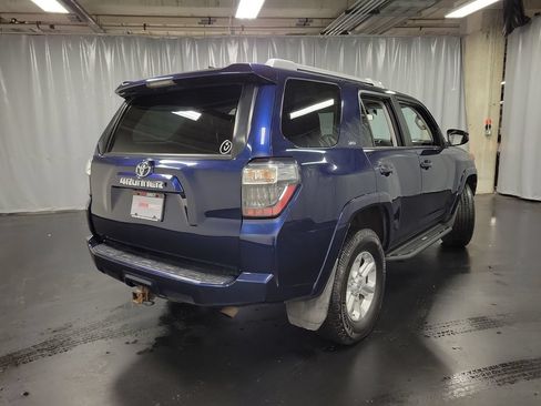 Used 2017 Toyota 4Runner SR5 AWD/4WD image 8