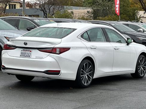 Certified 2025 Lexus ES 300h w/ Premium Package image 4