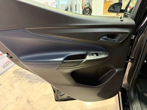 Used 2022 Chevrolet Bolt EUV LT w/ Convenience Package image 38