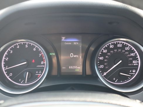 Used 2018 Toyota Camry SE w/ Convenience Package image 17