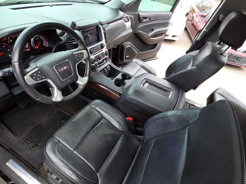 Used 2016 GMC Yukon XL SLT w/ Open Road Package AWD/4WD image 27