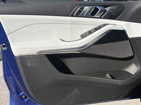 Used 2025 BMW X5 M60i w/ Climate Comfort Package image 15