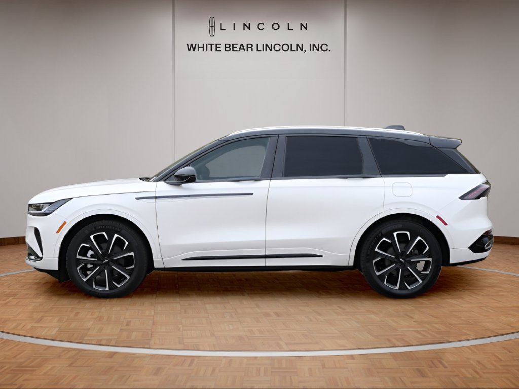 Used 2025 Lincoln Nautilus Reserve AWD/4WD image 8