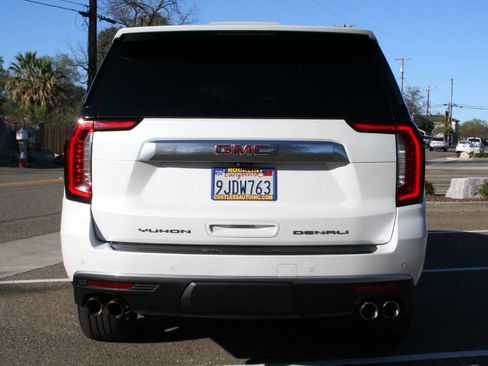 Used 2021 GMC Yukon Denali w/ Denali Premium Package image 12