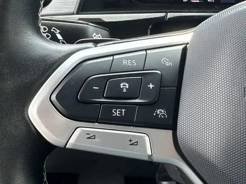 Used 2025 Volkswagen Atlas Cross Sport SE FWD image 34