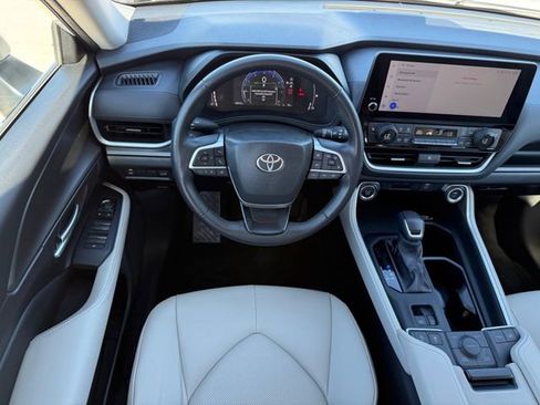 Used 2024 Toyota Grand Highlander XLE image 28