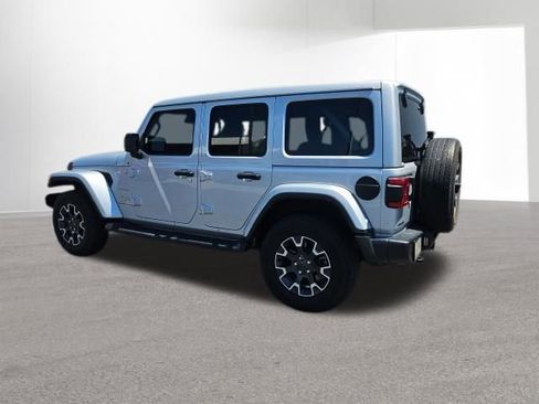 Used 2024 Jeep Wrangler Unlimited Sahara AWD/4WD image 3
