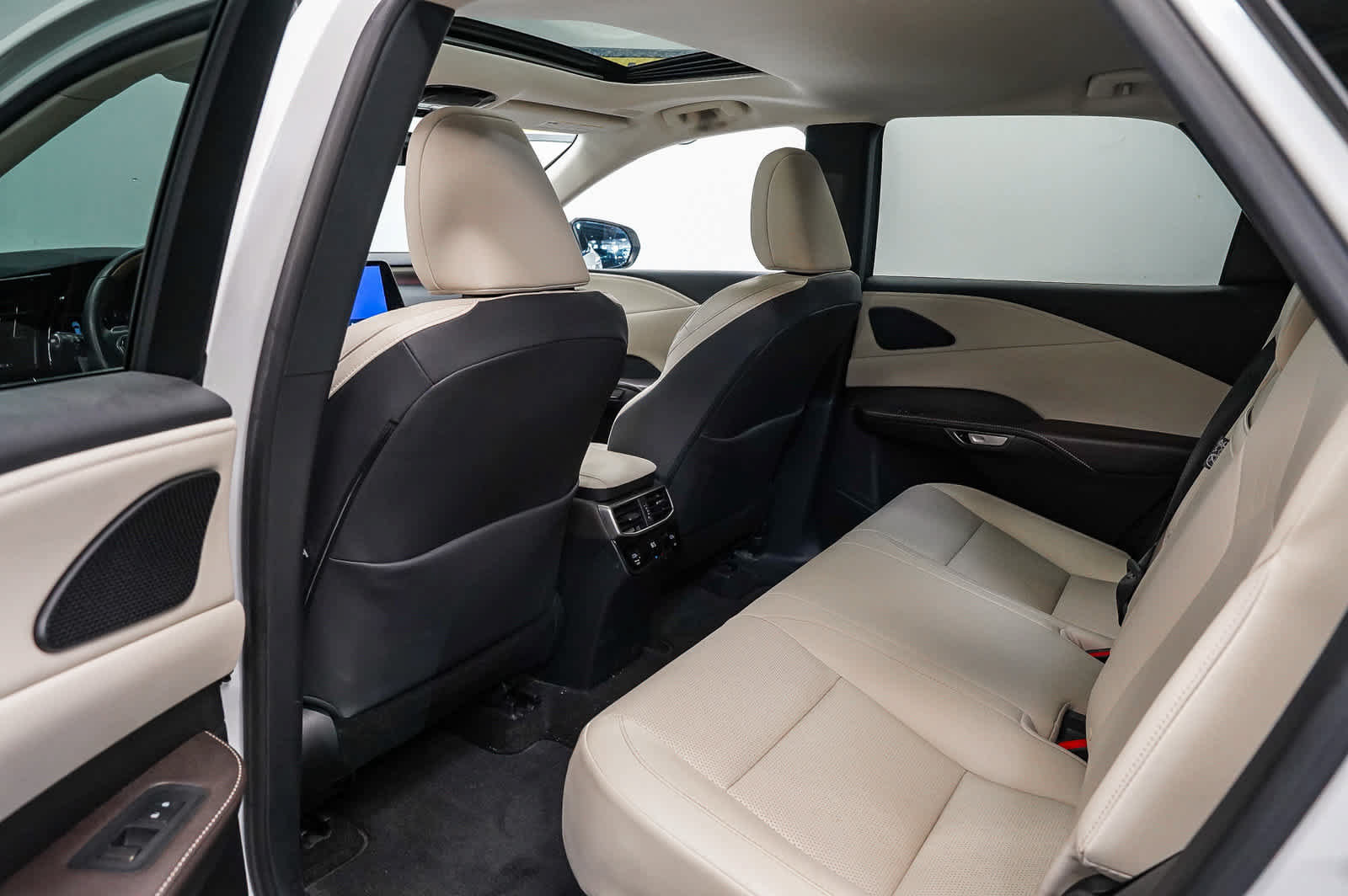 Used 2024 Lexus RX 350 Premium Plus w/ Accessory Package (Z1) FWD image 19